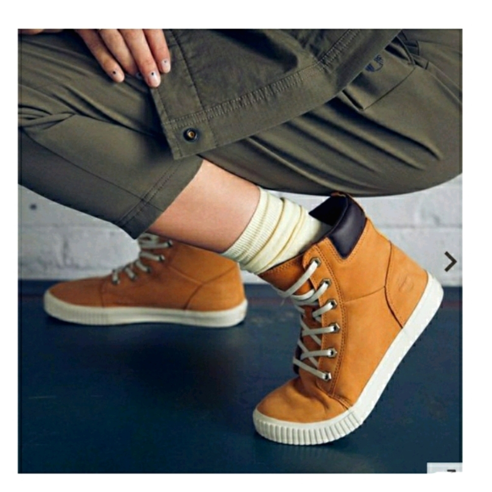 Timberland Women Skyla Bay 6" Wheat Nubuck BOOTS